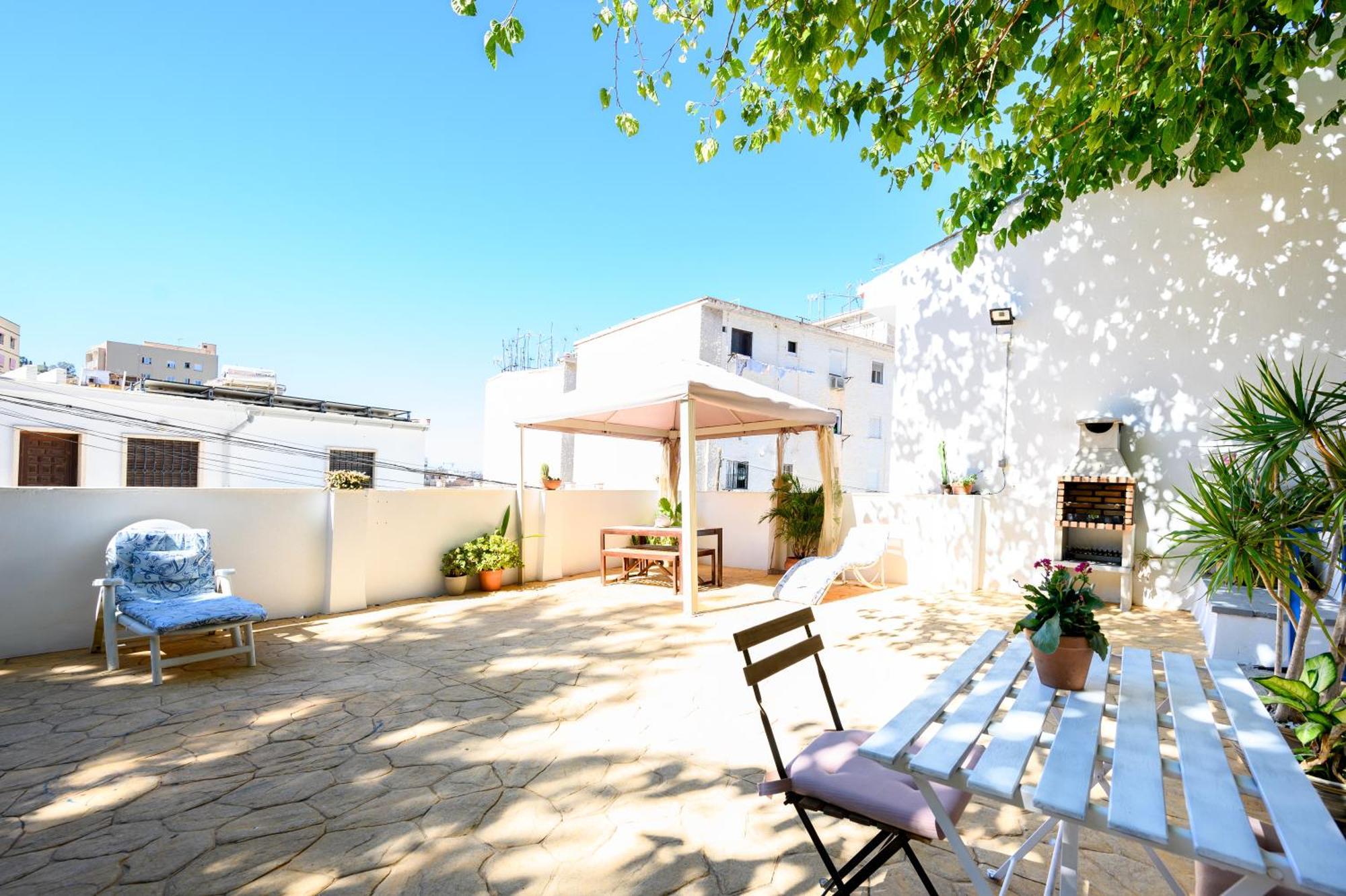 Blue Castle Guesthouse Malaga Exterior photo