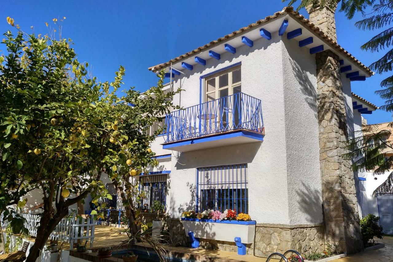 Blue Castle Guesthouse Malaga Exterior photo